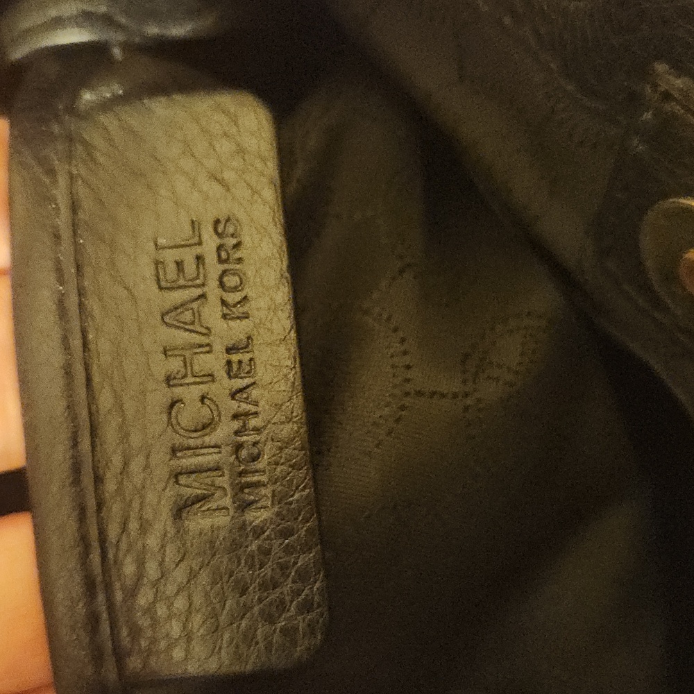 Beautiful Michael Kors Purse - Picture 8 of 8